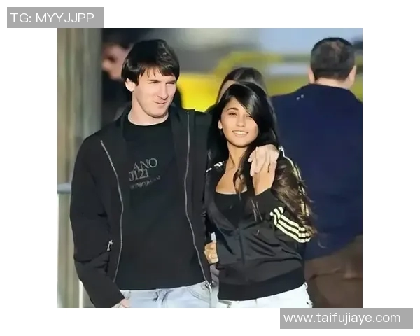 国内足球明星女友曝光她们的爱情故事引发热议与关注