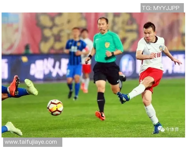 权健与苏宁激战正酣球迷怒骂街头引发热议 权健与苏宁激战正酣球迷怒骂街头引发热议