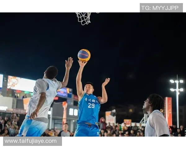 娱乐明星与篮球的完美结合：他们如何在赛场与荧幕上闪耀光芒